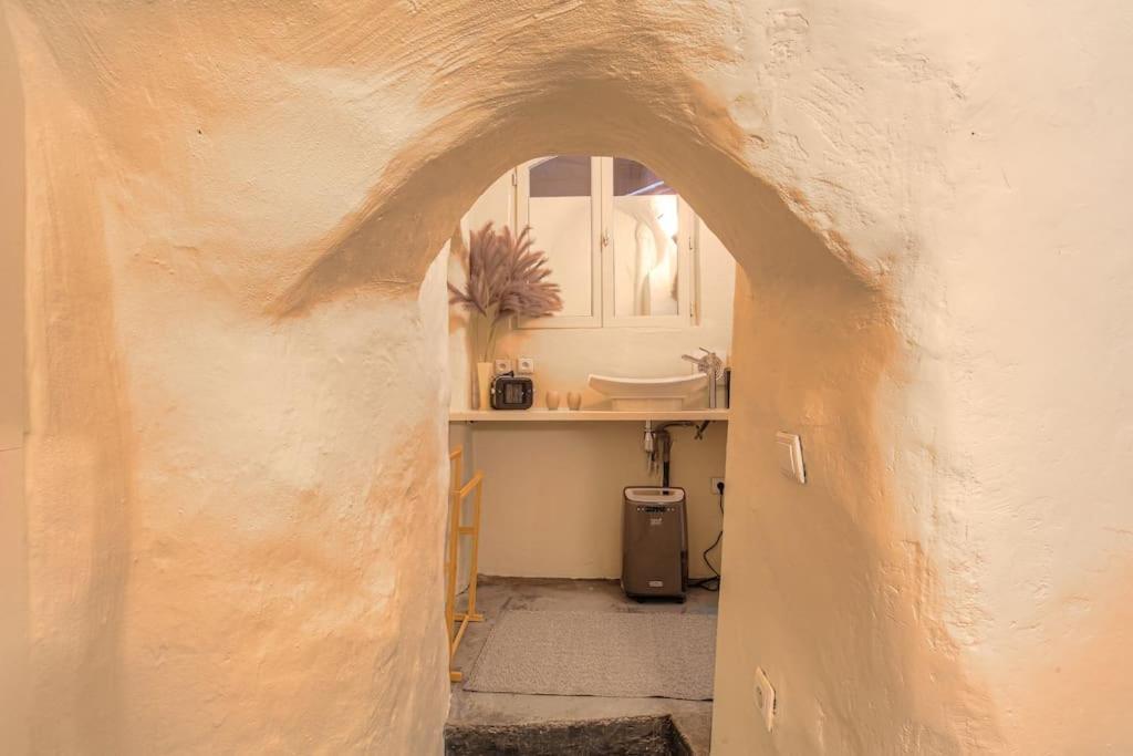 Industrial-Style Studio With Bathtub, Vieux-Λυών Εξωτερικό φωτογραφία