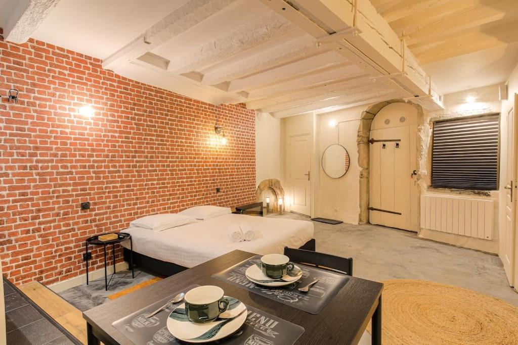 Industrial-Style Studio With Bathtub, Vieux-Λυών Εξωτερικό φωτογραφία