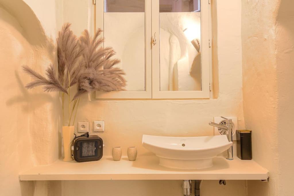 Industrial-Style Studio With Bathtub, Vieux-Λυών Εξωτερικό φωτογραφία