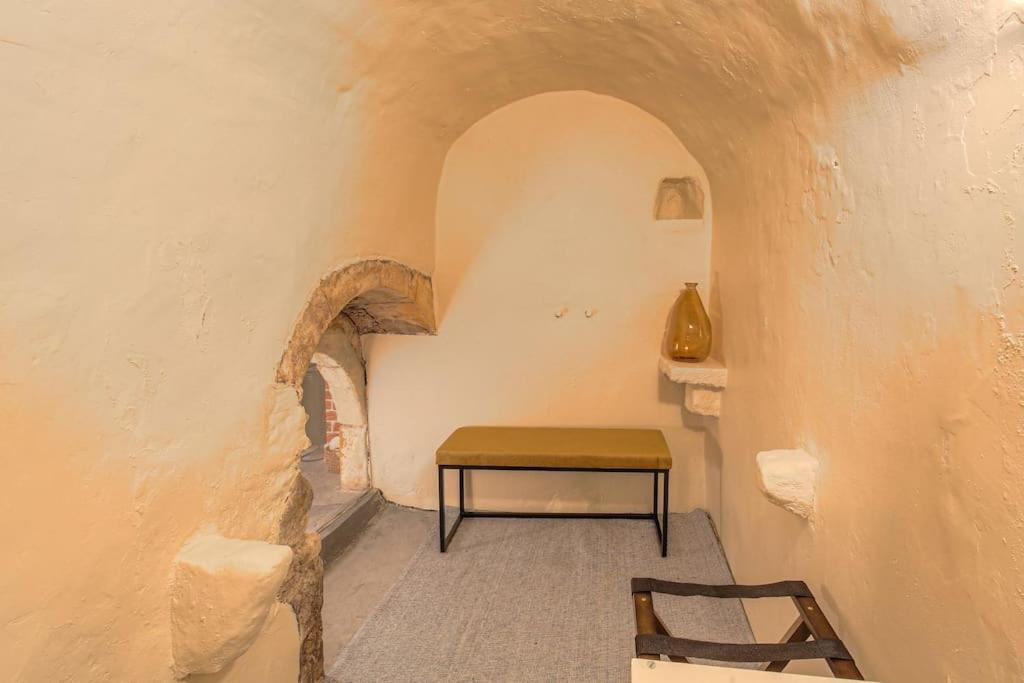 Industrial-Style Studio With Bathtub, Vieux-Λυών Εξωτερικό φωτογραφία