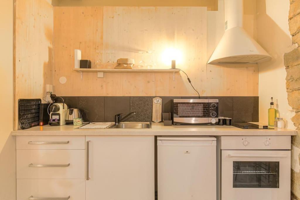 Industrial-Style Studio With Bathtub, Vieux-Λυών Εξωτερικό φωτογραφία